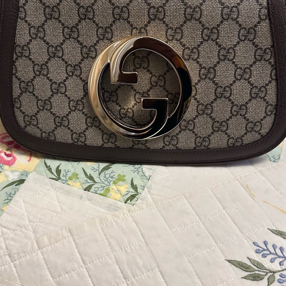 Gucci Brown and Gold Shoulder Bag with Monogram Pattern new without tags 🏷️ - Picture 11 of 15